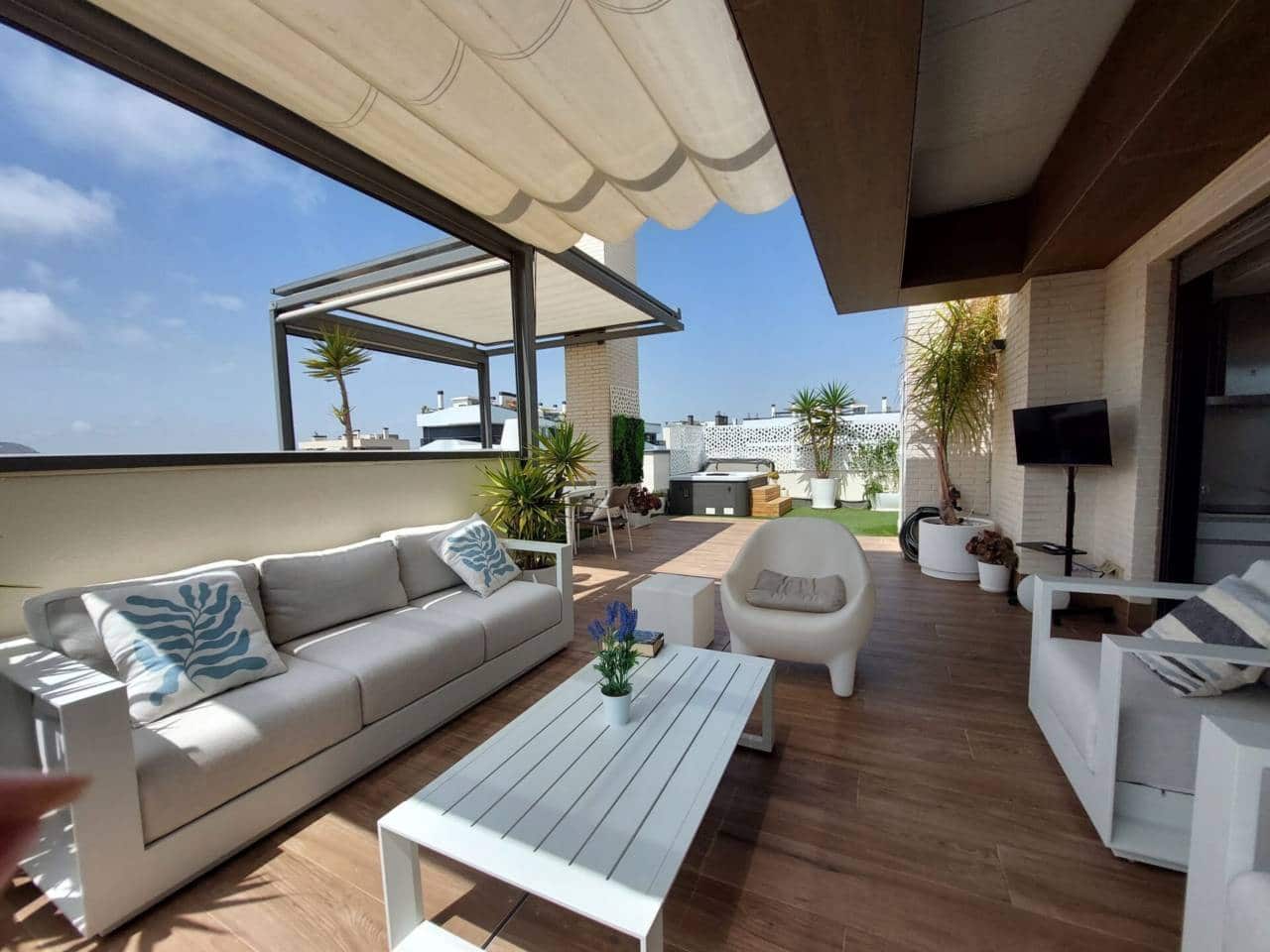 3 camera da letto Attico da affittare in Alicante citta con piscina garage - 3.500 € (Rif: 10008169)