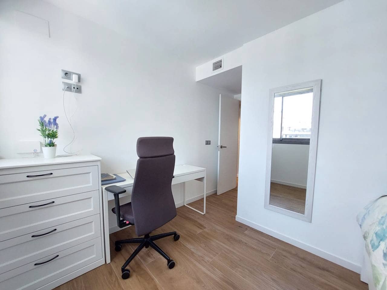 3 soverom Penthouse til leie i Alicante by med svømmebasseng garasje - € 3 500 (Ref: 10012732)