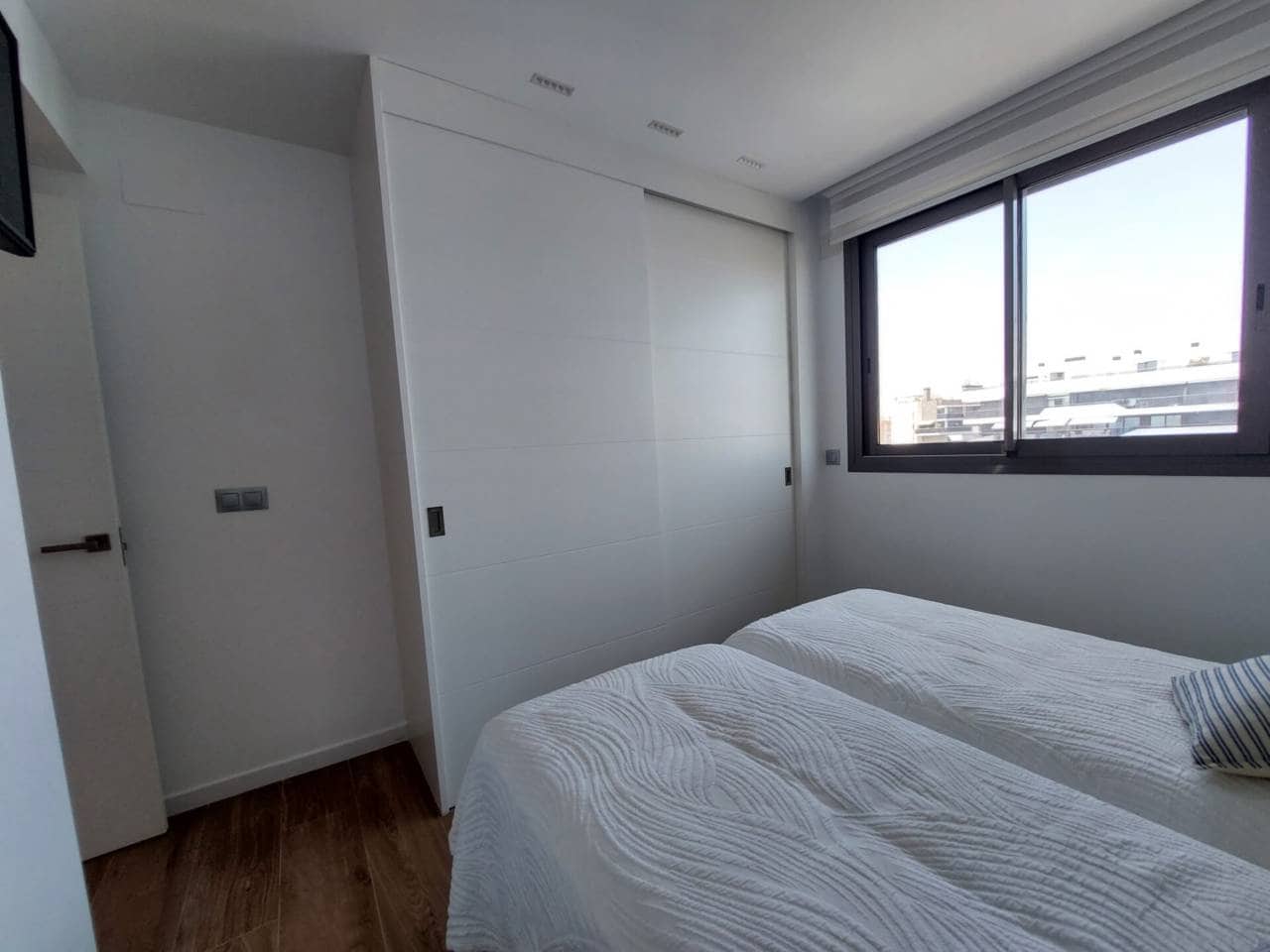 3 soverom Penthouse til leie i Alicante by med svømmebasseng garasje - € 3 500 (Ref: 10012732)