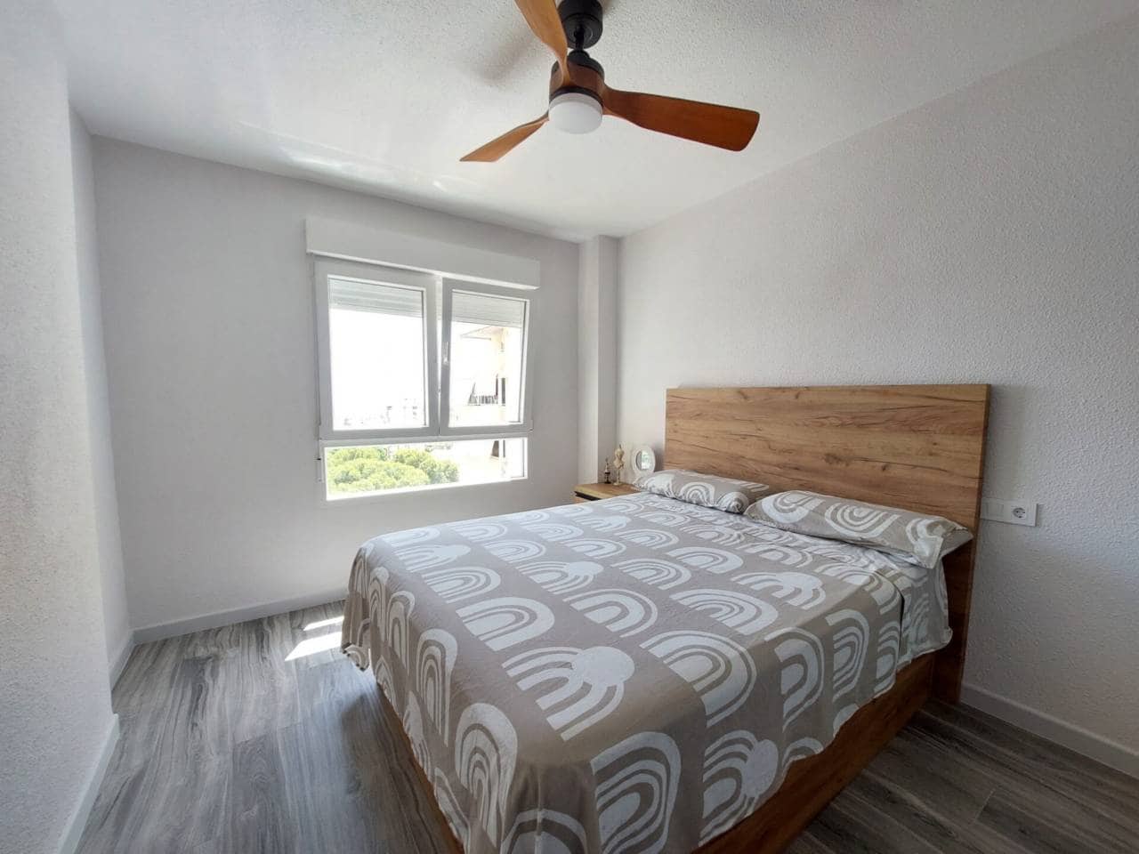 2 sovrum Lägenhet att hyra i El Campello med pool garage - 1 100 € (Ref: 10016970)