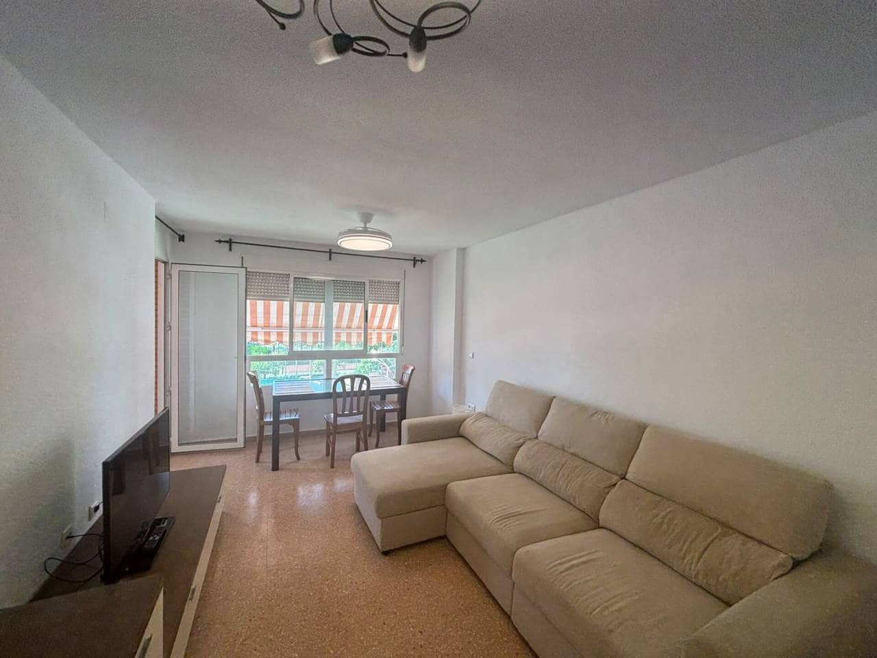 Appartement de 3 chambres à louer à Alicante ville avec piscine garage - 1 500 € (Ref: 10029906)