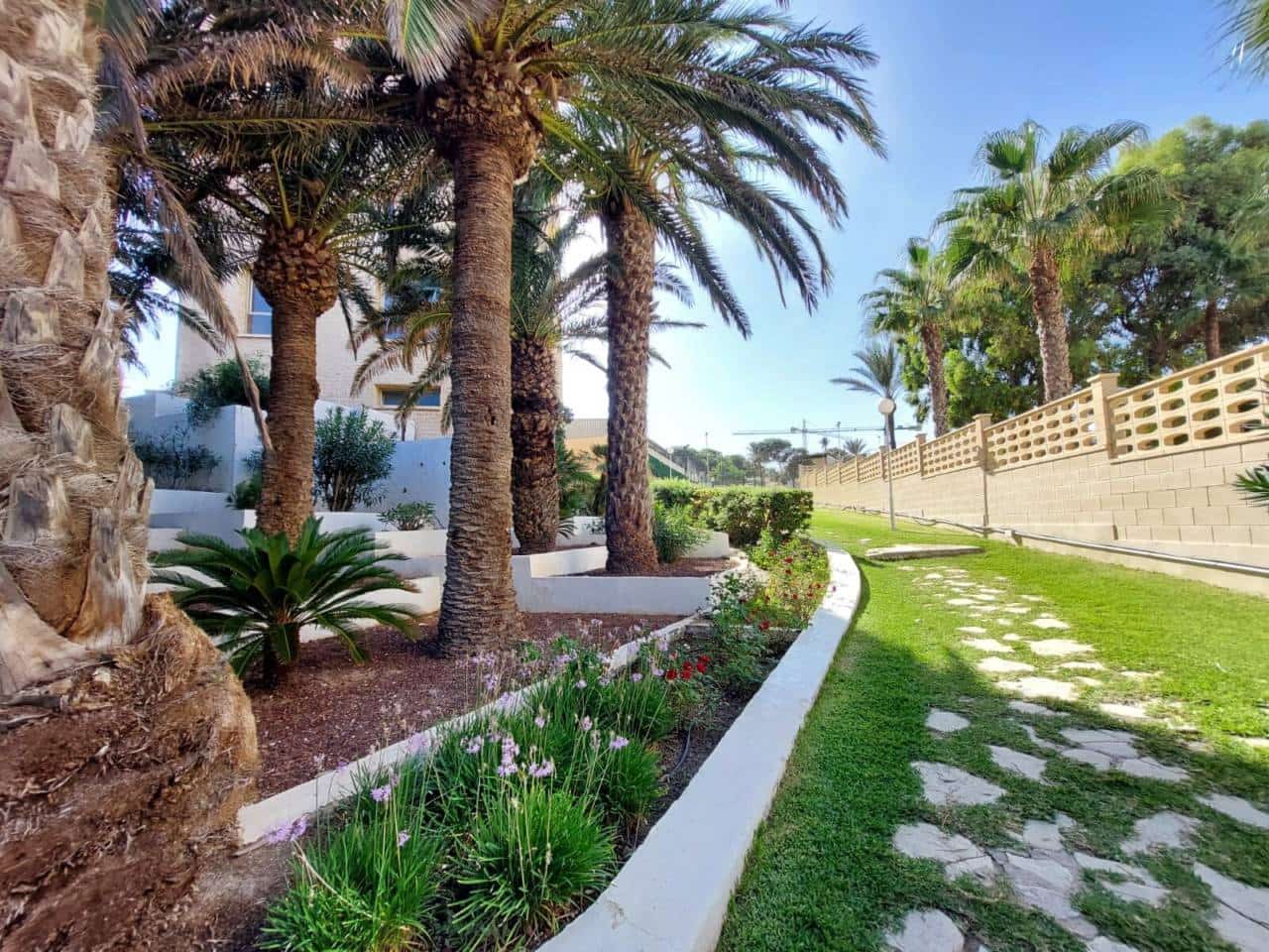 3 bedroom Flat for rent in El Campello with pool - € 2,200 (Ref: 10048623)