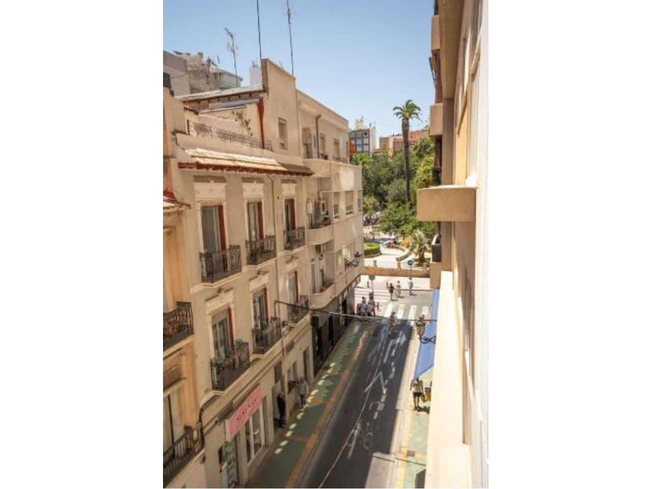 Commercieel te huur in Alicante stad - € 2.000 (Ref: 10057716)
