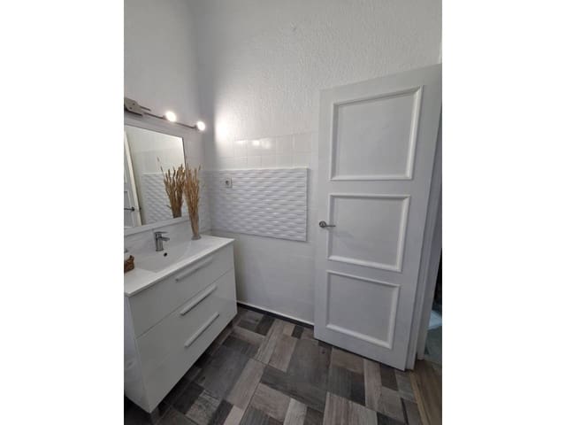 2 slaapkamer Appartement te huur in Alicante stad - € 650 (Ref: 10071803)