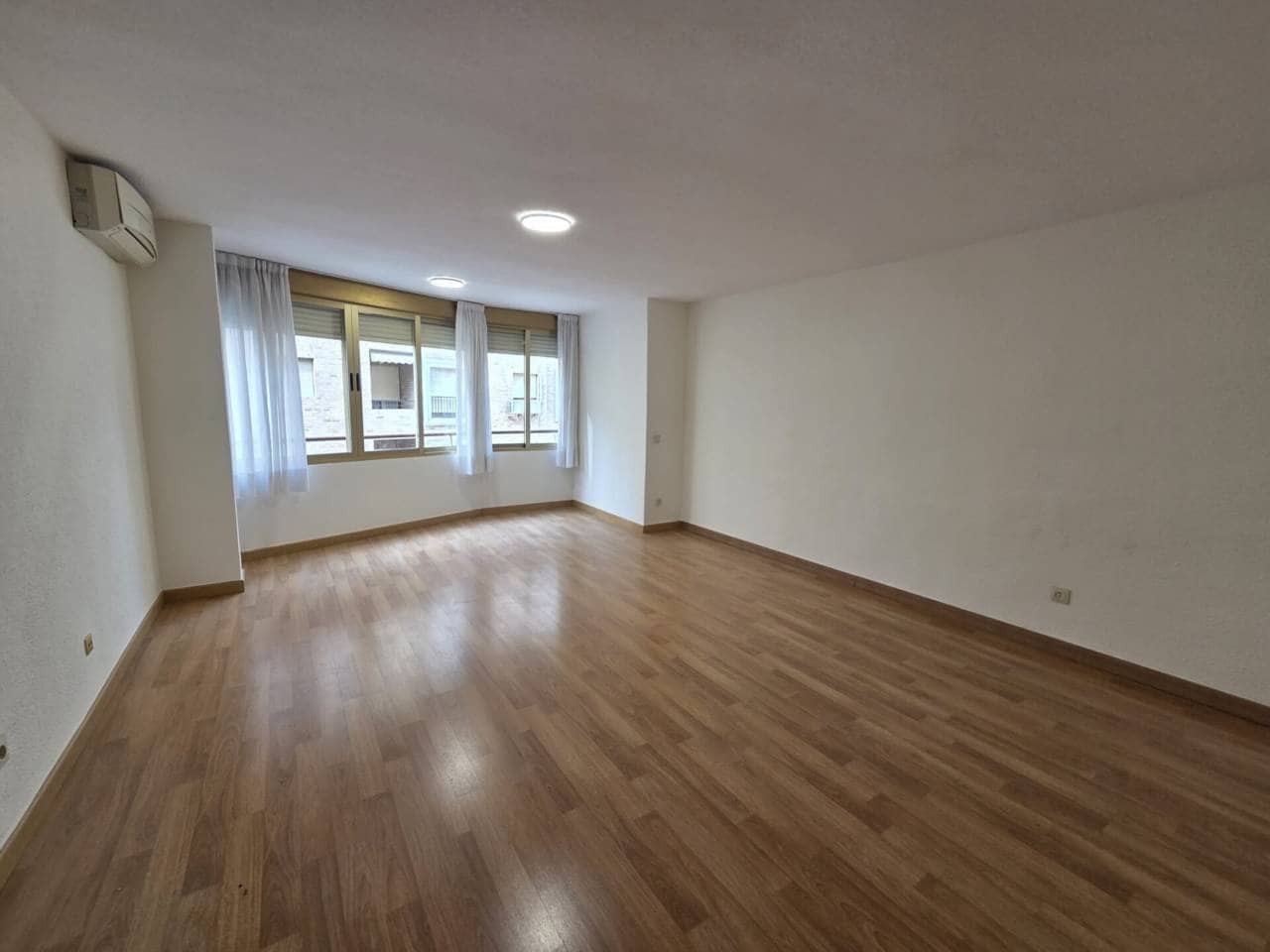 4 camera da letto Appartamento da affittare in Alicante citta - 1.500 € (Rif: 10135532)