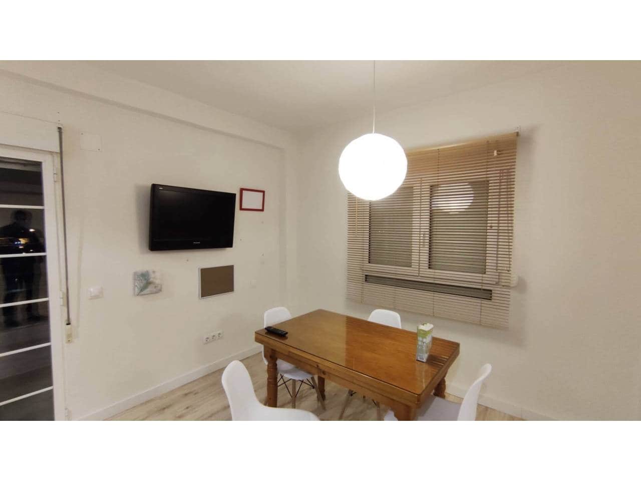 4 bedroom Flat for rent in Alicante / Alacant city with garage - € 1,250 (Ref: 10154224)