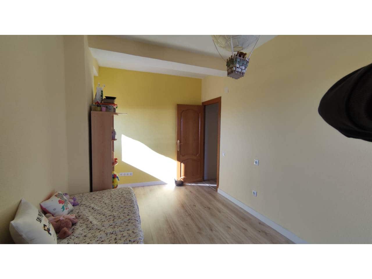 4 bedroom Flat for rent in Alicante / Alacant city with garage - € 1,250 (Ref: 10154224)