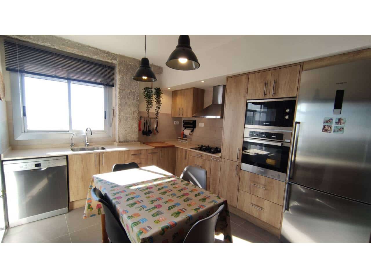 4 bedroom Flat for rent in Alicante / Alacant city with garage - € 1,250 (Ref: 10154224)