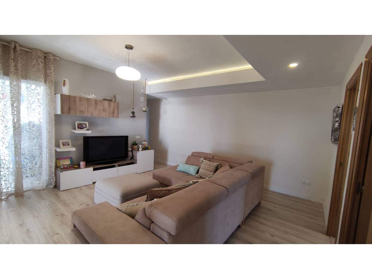 4 bedroom Flat for rent in Alicante / Alacant city with garage - € 1,250 (Ref: 10154224)