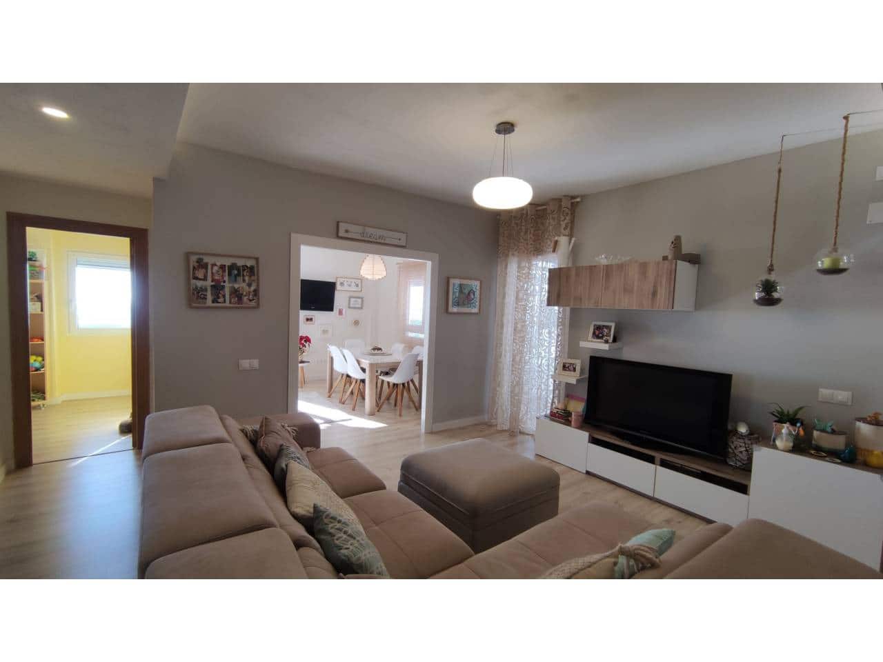 4 bedroom Flat for rent in Alicante / Alacant city with garage - € 1,250 (Ref: 10154224)