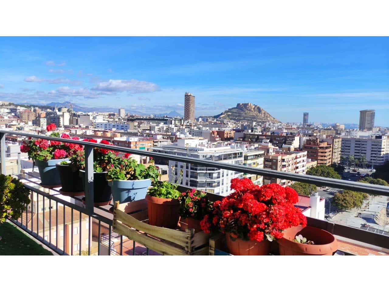 4 bedroom Flat for rent in Alicante / Alacant city with garage - € 1,250 (Ref: 10154224)