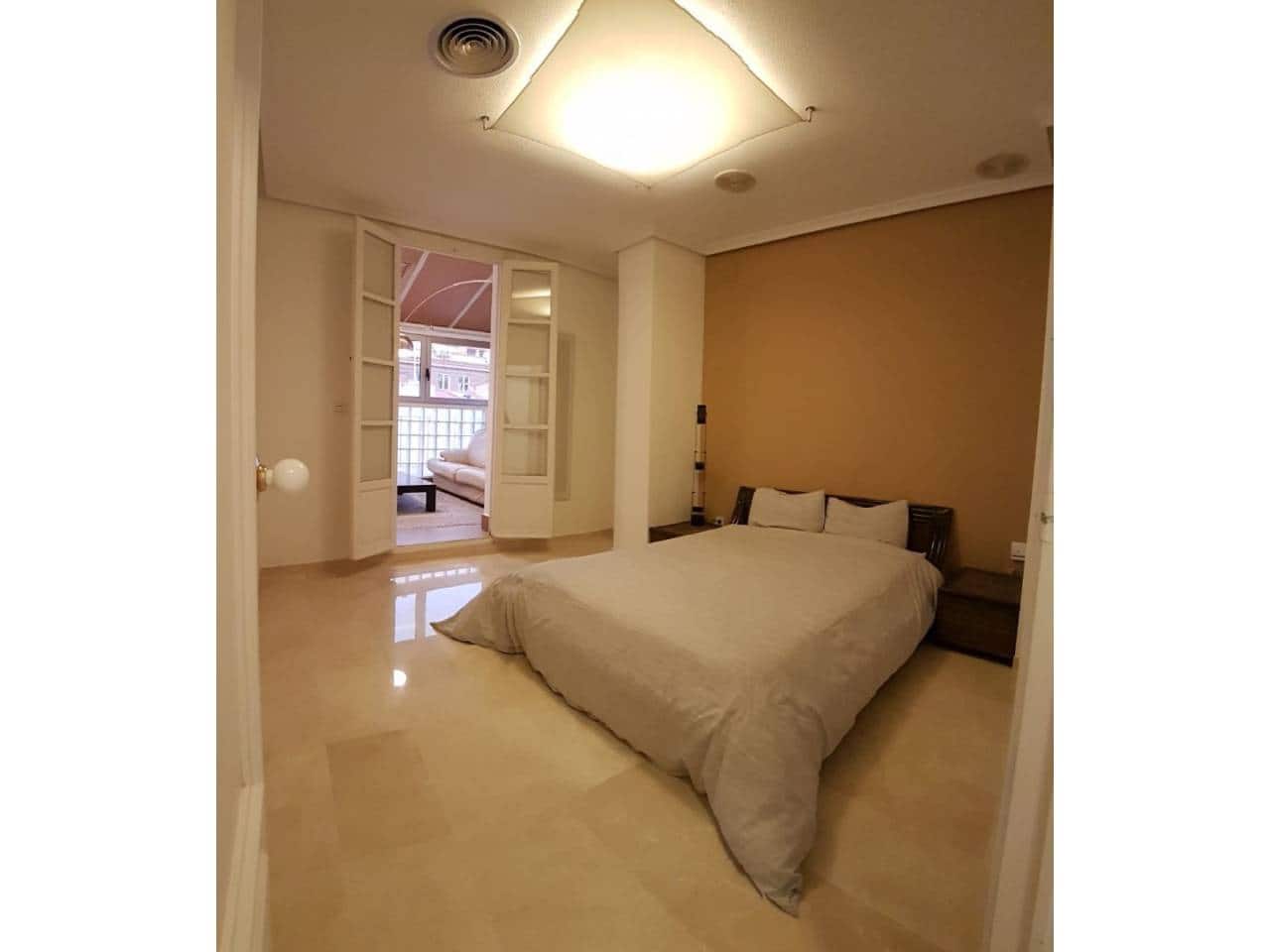 2 sovrum Takvåning att hyra i Alicante stad - 750 € (Ref: 4307074)