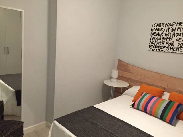 1 soveværelse Lejlighed til leje i Alicante by - € 700 (Ref: 4411905)