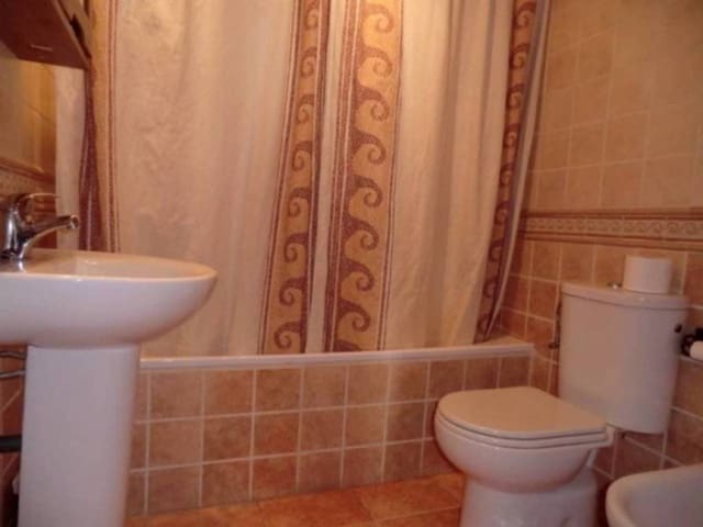 Appartement de 3 chambres à louer à Alicante ville avec garage - 1 000 € (Ref: 4616850)