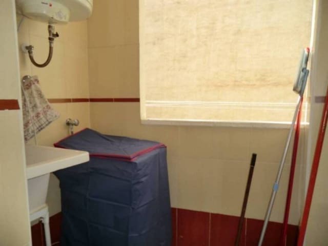 Appartement de 3 chambres à louer à Alicante ville avec garage - 1 000 € (Ref: 4616850)