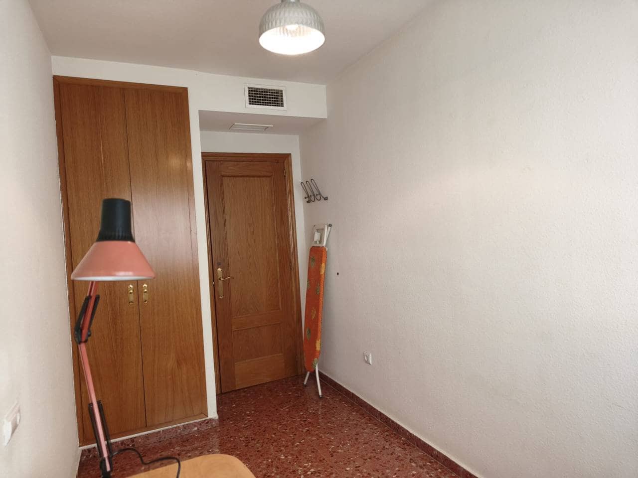 3 soveværelse Lejlighed til leje i Alicante by med garage - € 990 (Ref: 4616850)