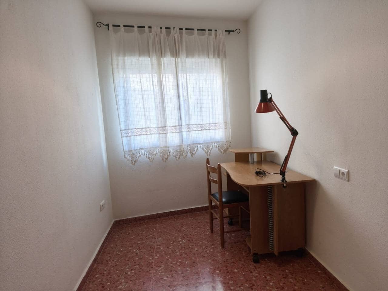 3 soveværelse Lejlighed til leje i Alicante by med garage - € 990 (Ref: 4616850)