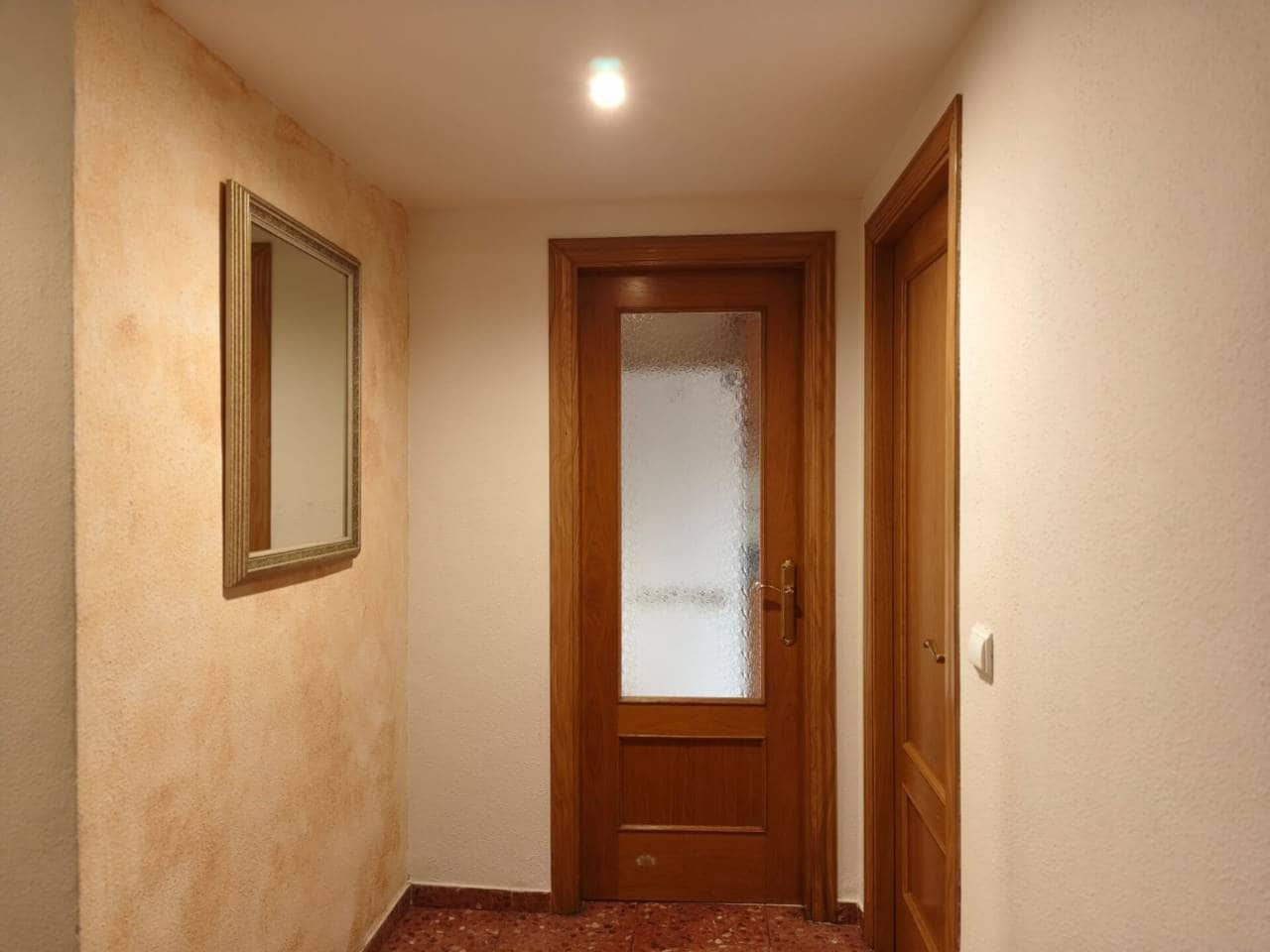 3 soveværelse Lejlighed til leje i Alicante by med garage - € 990 (Ref: 4616850)