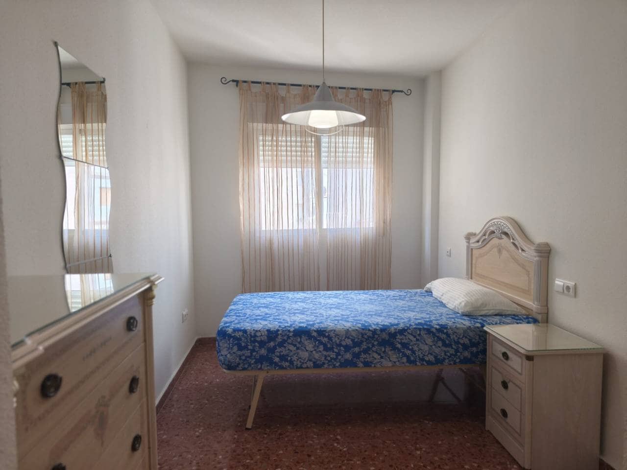 3 soveværelse Lejlighed til leje i Alicante by med garage - € 990 (Ref: 4616850)