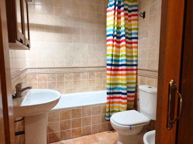 3 sovrum Lägenhet att hyra i Alicante stad med garage - 990 € (Ref: 4616850)