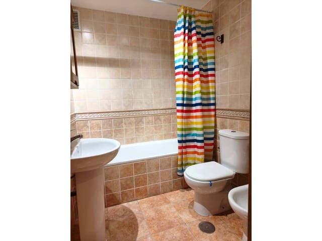 3 sovrum Lägenhet att hyra i Alicante stad med garage - 990 € (Ref: 4616850)