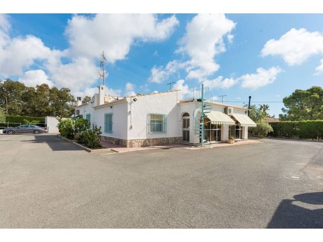 3 Zimmer Villa zu verkaufen in Elche / Elx mit Pool Garage - 385.000 € (Ref: 4616854)