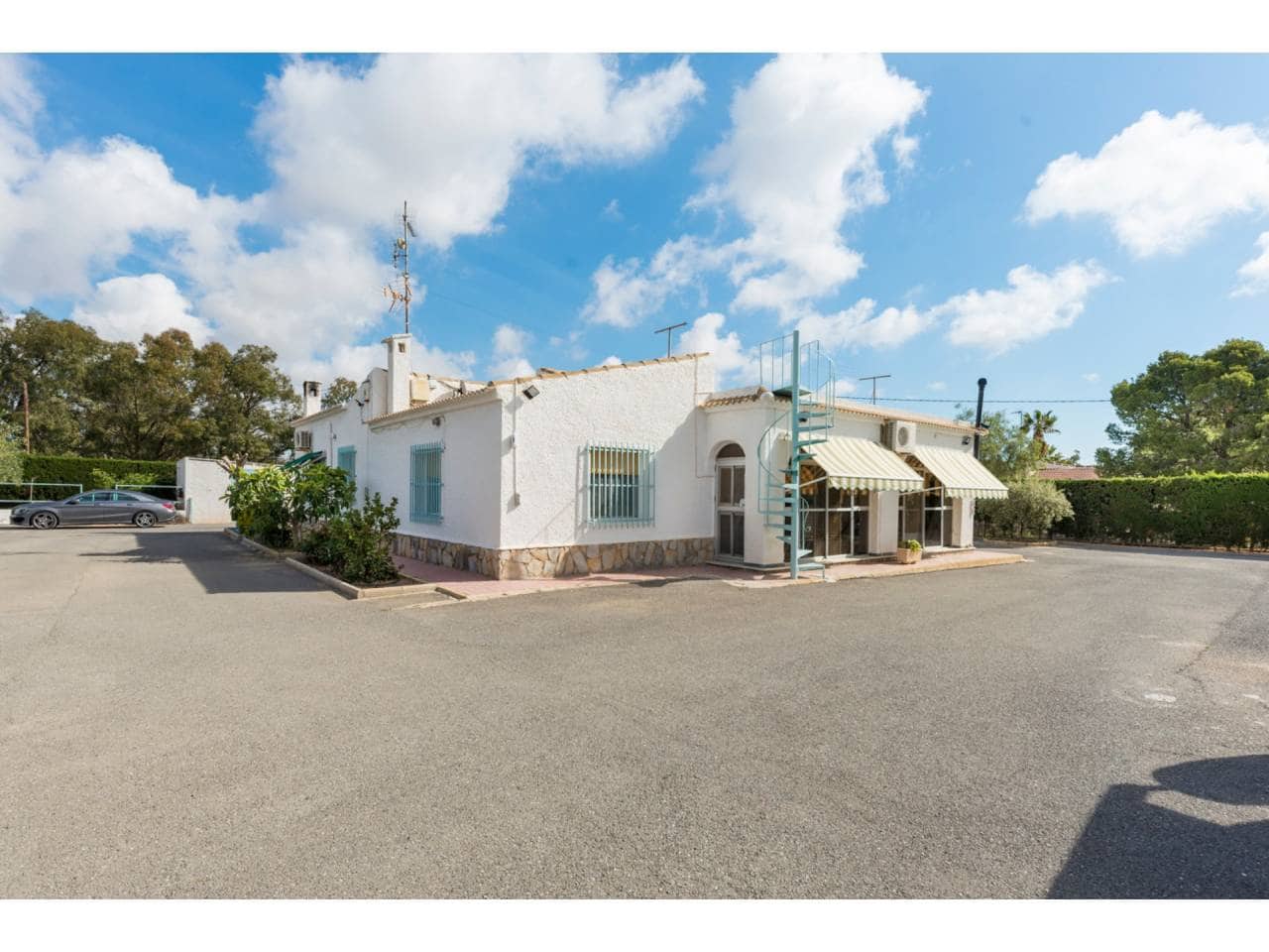 3 Zimmer Villa zu verkaufen in Elche / Elx mit Pool Garage - 385.000 € (Ref: 4616854)