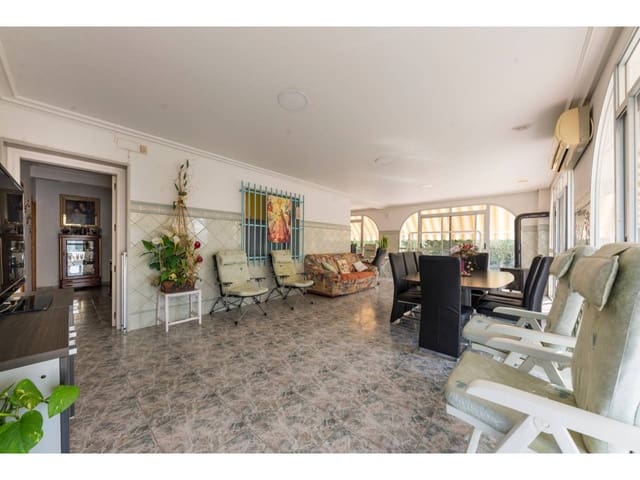 3 Zimmer Villa zu verkaufen in Elche / Elx mit Pool Garage - 385.000 € (Ref: 4616854)