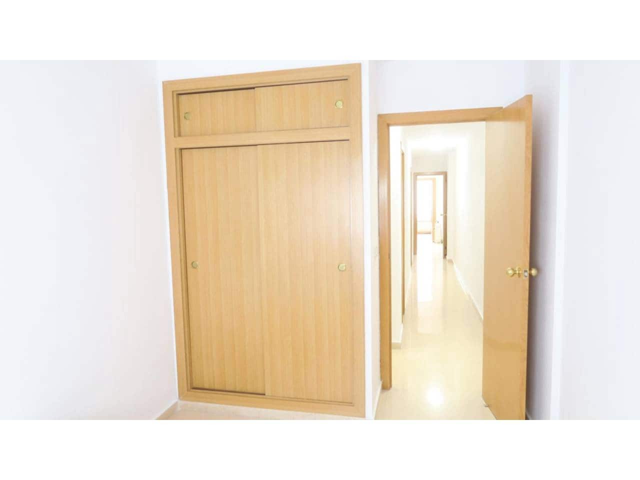 3 camera da letto Appartamento da affittare in Alicante citta - 1.200 € (Rif: 4669798)