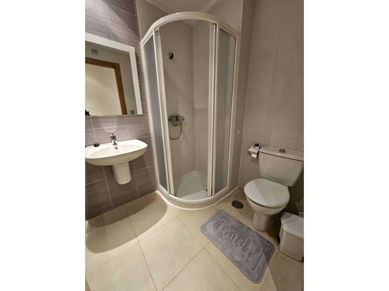 2 soveværelse Lejlighed til leje i Alicante by med swimmingpool garage - € 900 (Ref: 4732830)