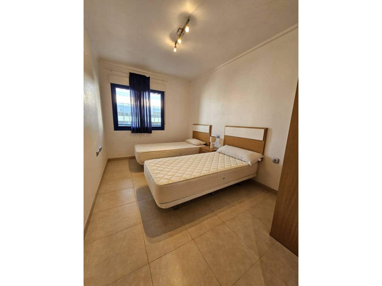 2 soveværelse Lejlighed til leje i Alicante by med swimmingpool garage - € 900 (Ref: 4732830)