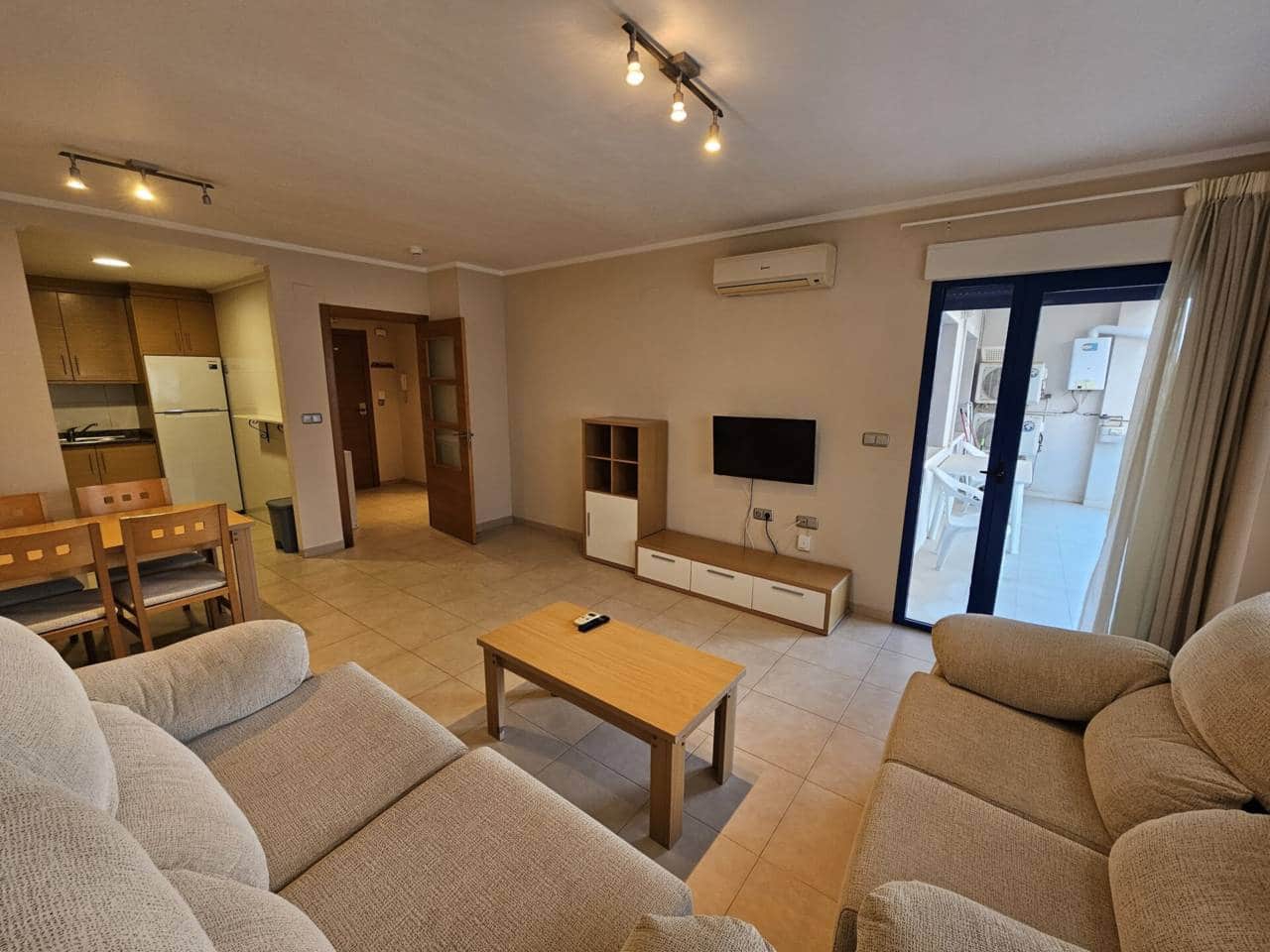 2 soveværelse Lejlighed til leje i Alicante by med swimmingpool garage - € 900 (Ref: 4732830)