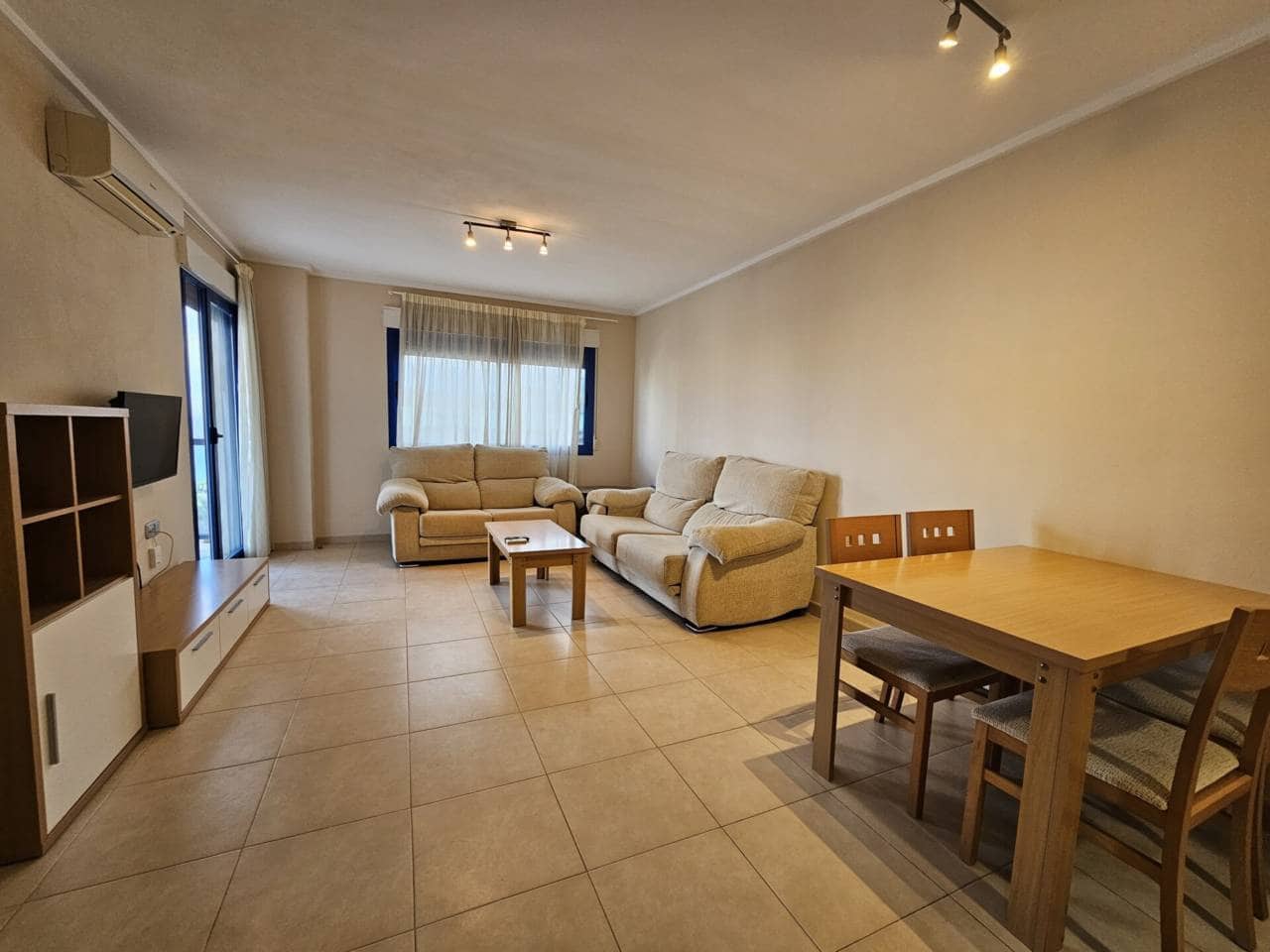 2 soveværelse Lejlighed til leje i Alicante by med swimmingpool garage - € 900 (Ref: 4732830)