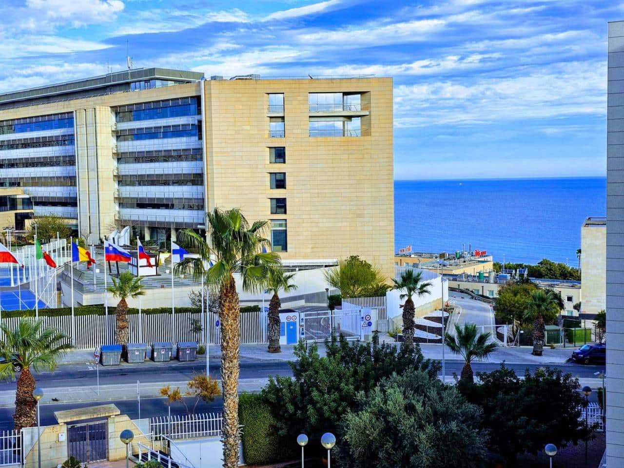 2 soveværelse Lejlighed til leje i Alicante by med swimmingpool garage - € 900 (Ref: 4732830)