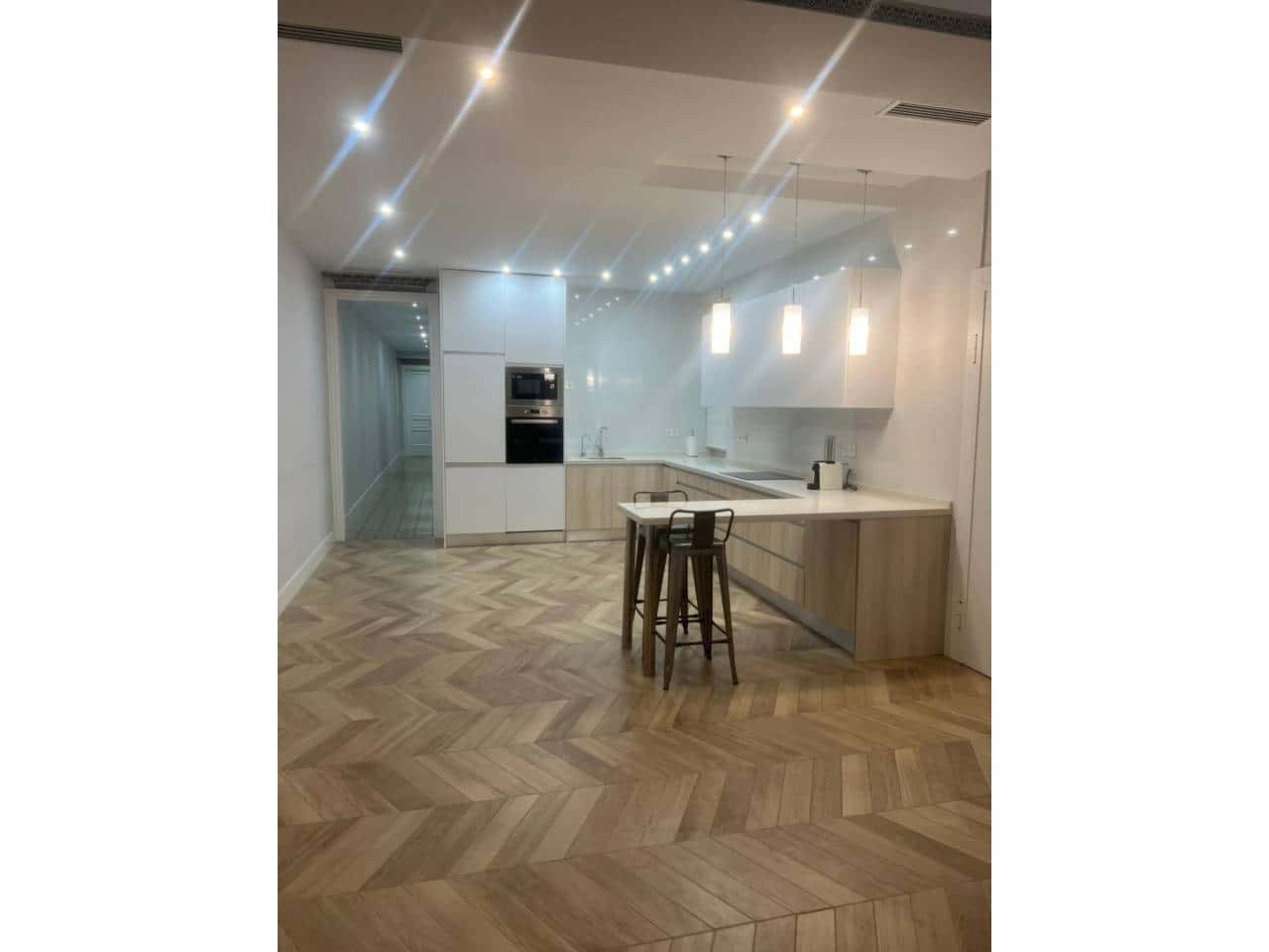 3 bedroom Flat for rent in Alicante / Alacant city - € 2,300 (Ref: 4739393)