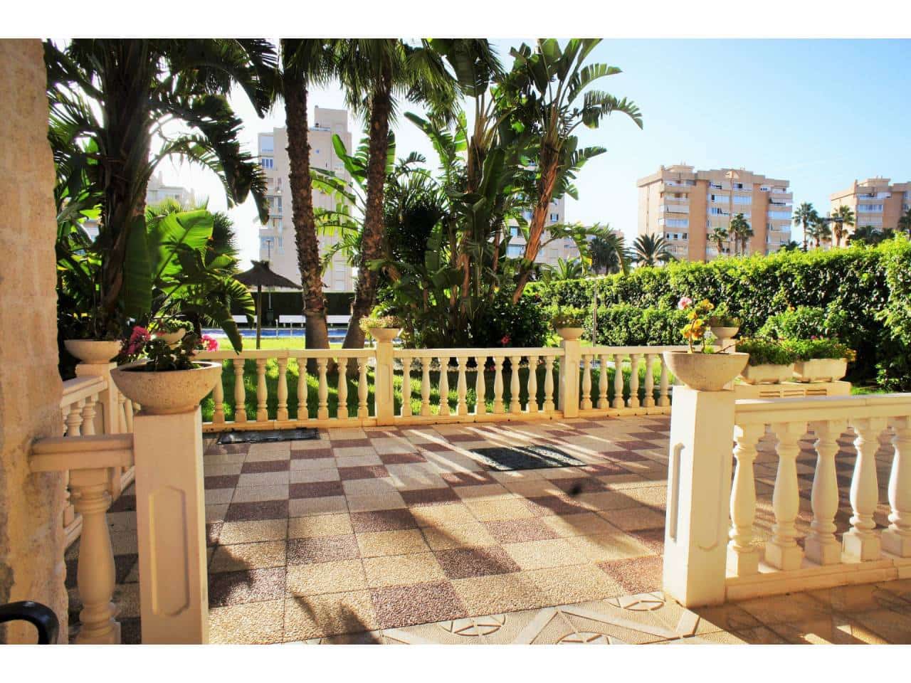 3 slaapkamer Flat te huur in Alicante stad met zwembad garage - € 1.200 (Ref: 4797435)