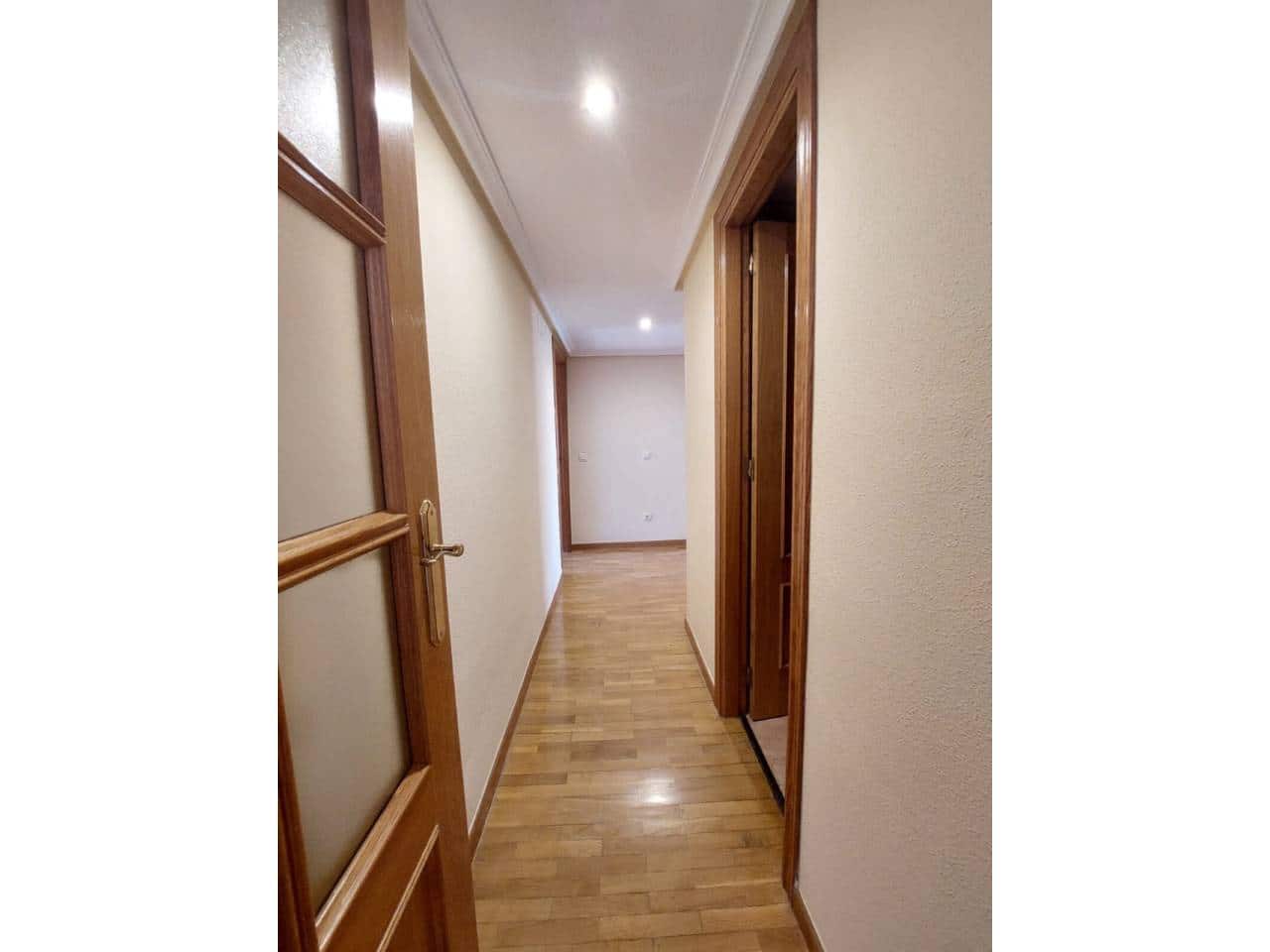 3 bedroom Flat for rent in Alicante / Alacant city with pool garage - € 1,400 (Ref: 5245117)