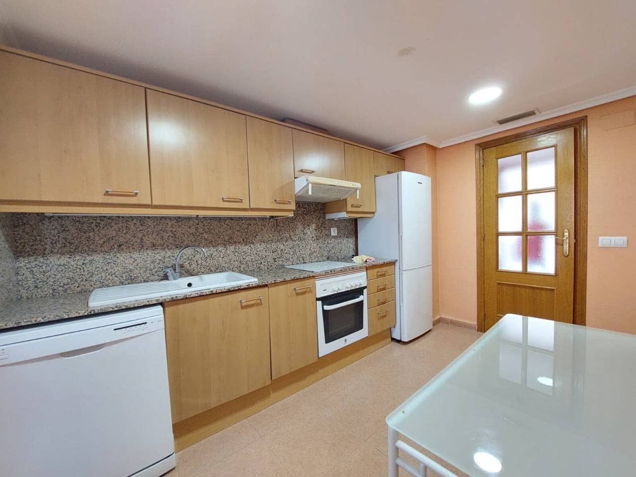 3 bedroom Flat for rent in Alicante / Alacant city with pool garage - € 1,400 (Ref: 5245117)