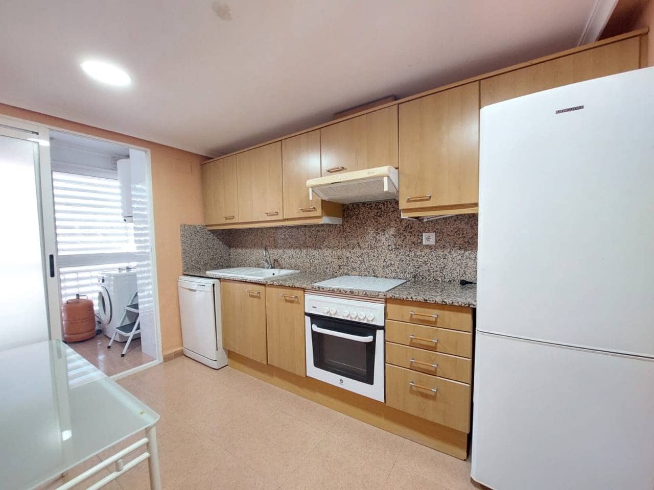 3 bedroom Flat for rent in Alicante / Alacant city with pool garage - € 1,400 (Ref: 5245117)