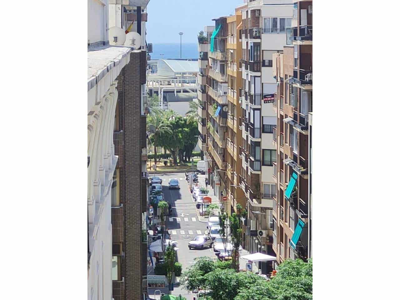 Appartement de 3 chambres à louer à Alicante ville - 1 250 € (Ref: 6260803)
