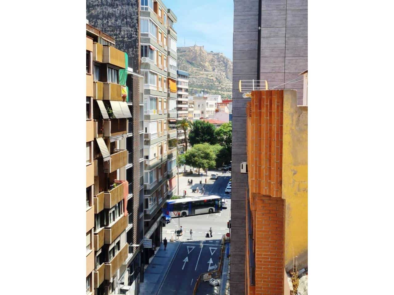 Appartement de 3 chambres à louer à Alicante ville - 1 250 € (Ref: 6260803)