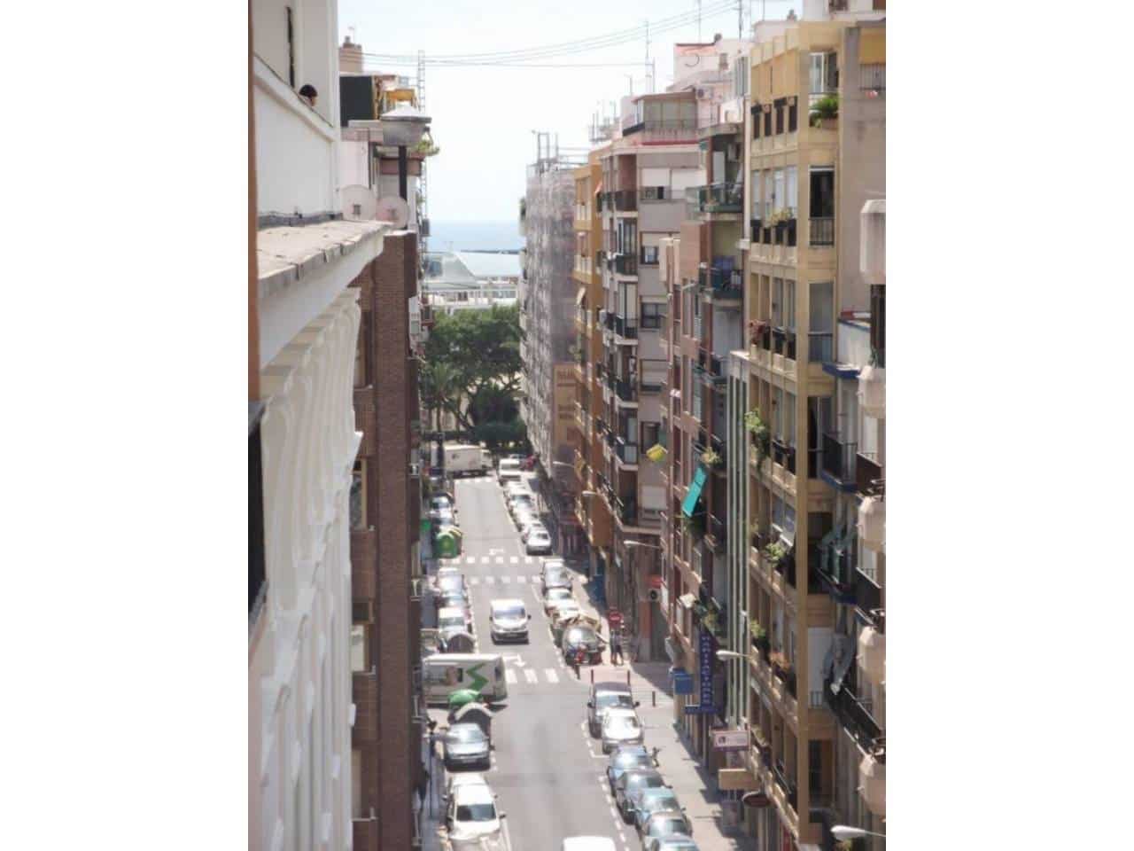 Appartement de 3 chambres à louer à Alicante ville - 1 250 € (Ref: 6260803)