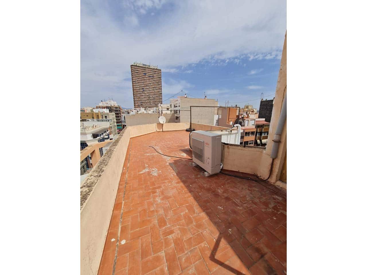 Appartement de 3 chambres à louer à Alicante ville - 1 250 € (Ref: 6260803)