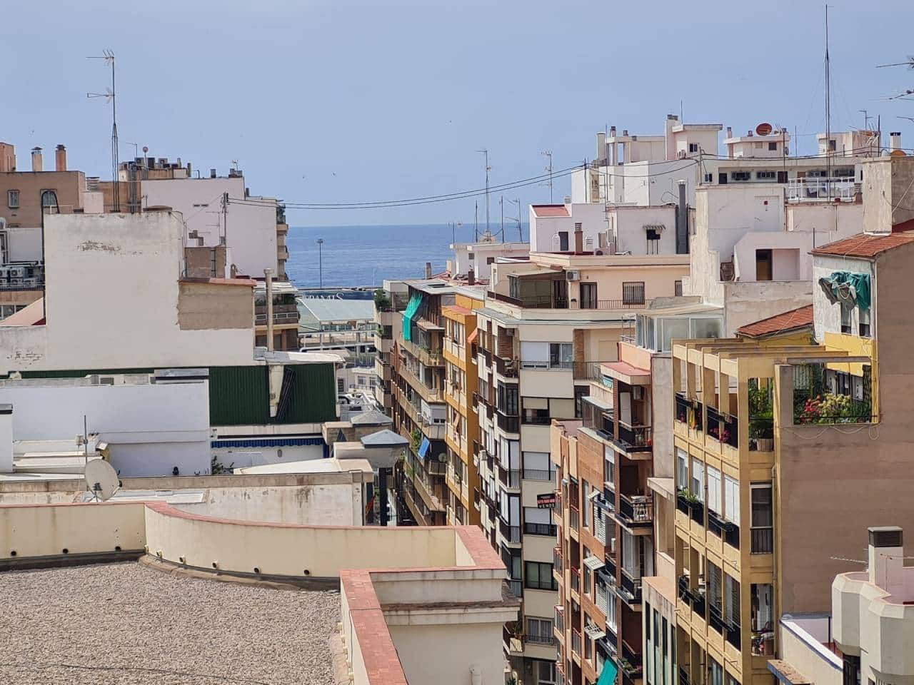 Appartement de 3 chambres à louer à Alicante ville - 1 250 € (Ref: 6260803)