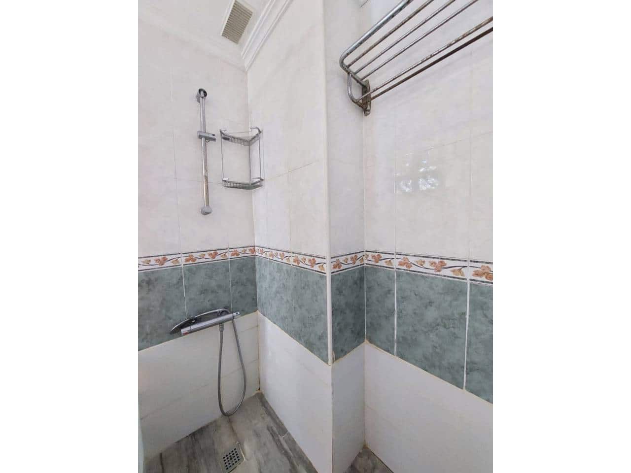 3 bedroom Flat for sale in Alicante / Alacant city - € 225,000 (Ref: 6418623)