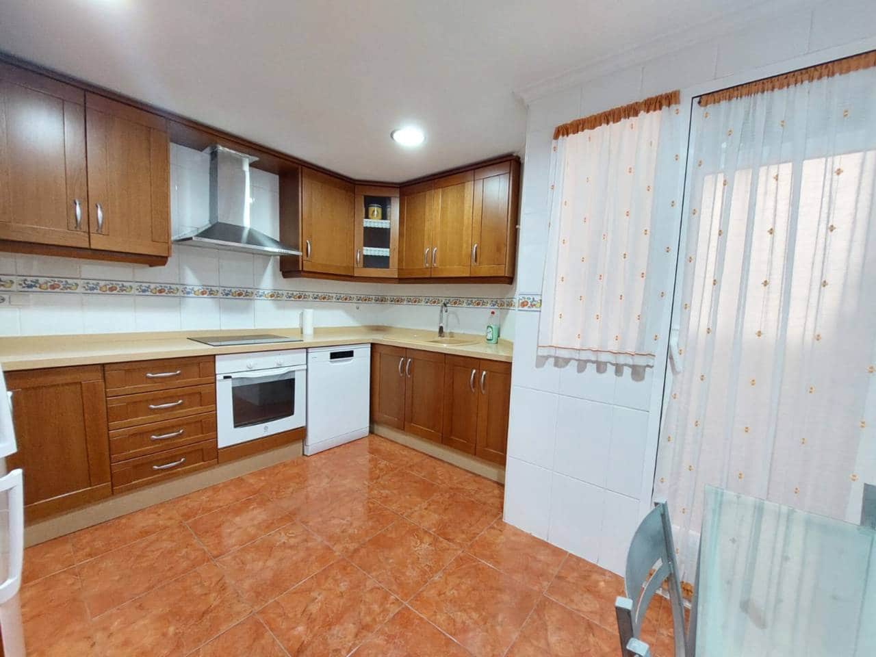 3 bedroom Flat for sale in Alicante / Alacant city - € 225,000 (Ref: 6418623)