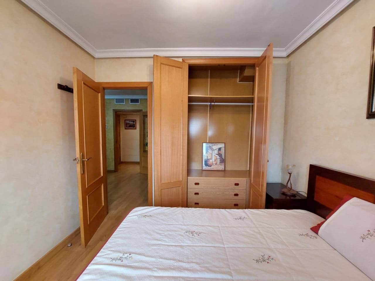 3 bedroom Flat for sale in Alicante / Alacant city - € 225,000 (Ref: 6418623)