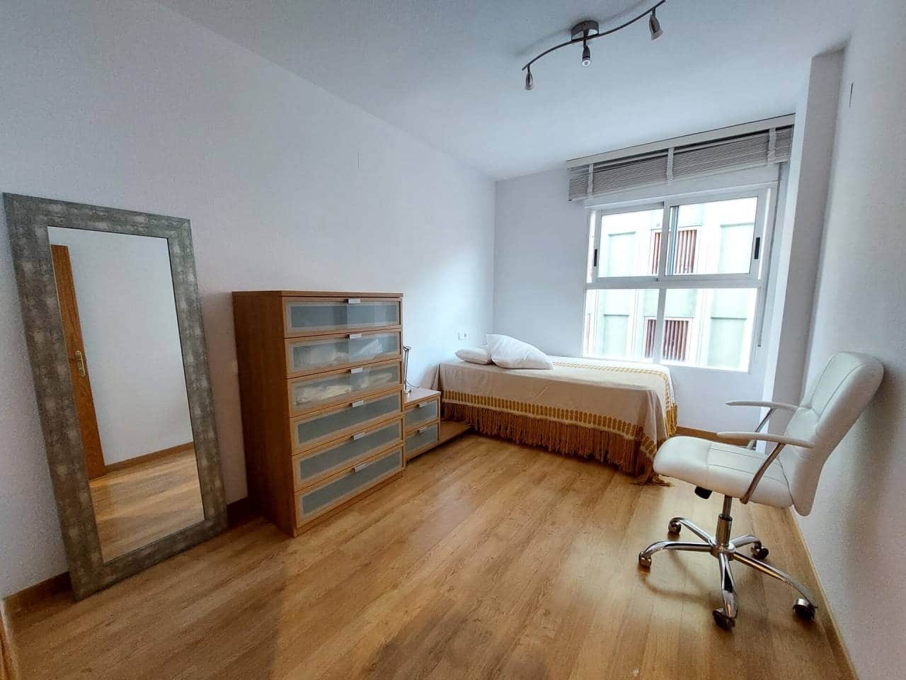 Piso de 2 habitaciones en Alicante / Alacant ciudad en alquiler - 1.200 € (Ref: 7462837)