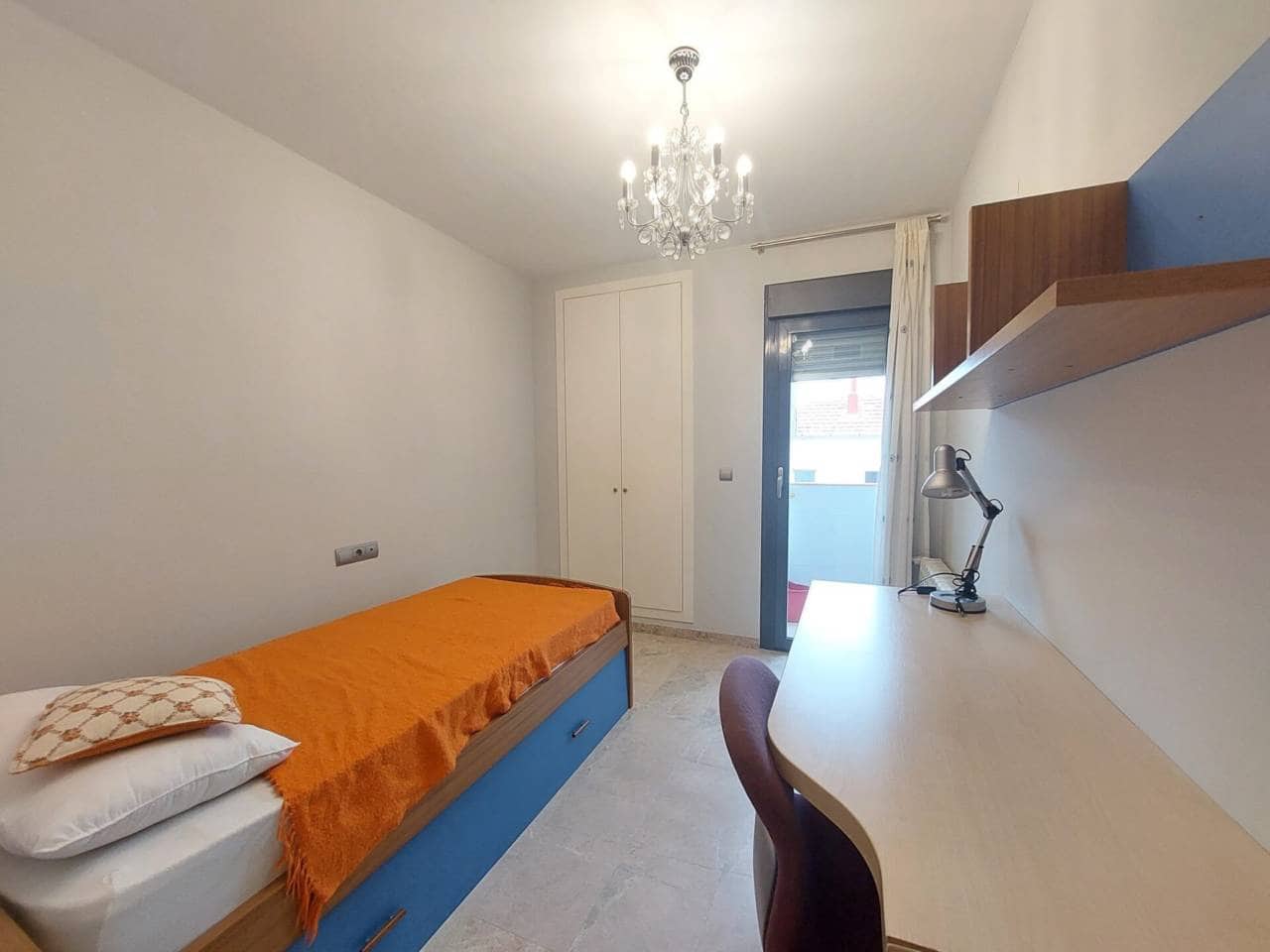 2 bedroom Flat for rent in Alicante / Alacant city with garage - € 1,200 (Ref: 7537781)