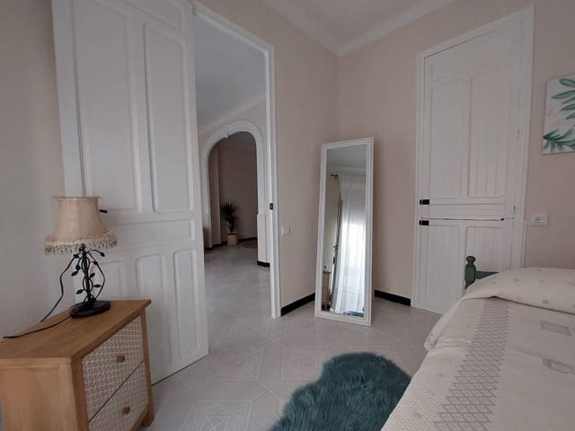 2 bedroom Flat for rent in Alicante / Alacant city - € 950 (Ref: 7703253)